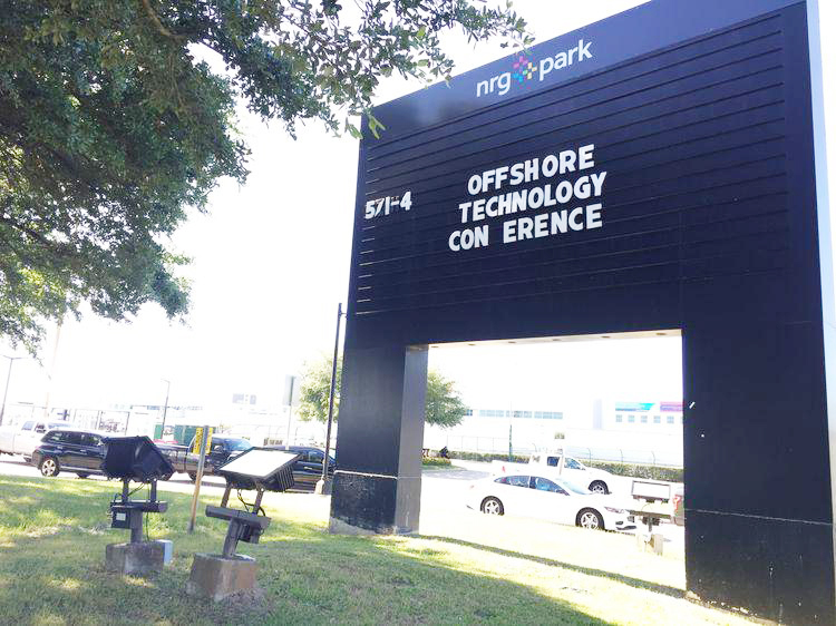 6經(jīng)過半個多小時的車程，到了一個叫nrg park的地方。