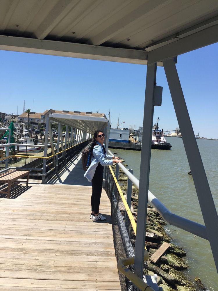 終于到了：勘探鉆井采油平臺的通道上！