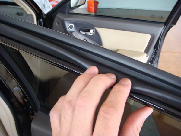汽車車門框橡膠密封條產(chǎn)品圖