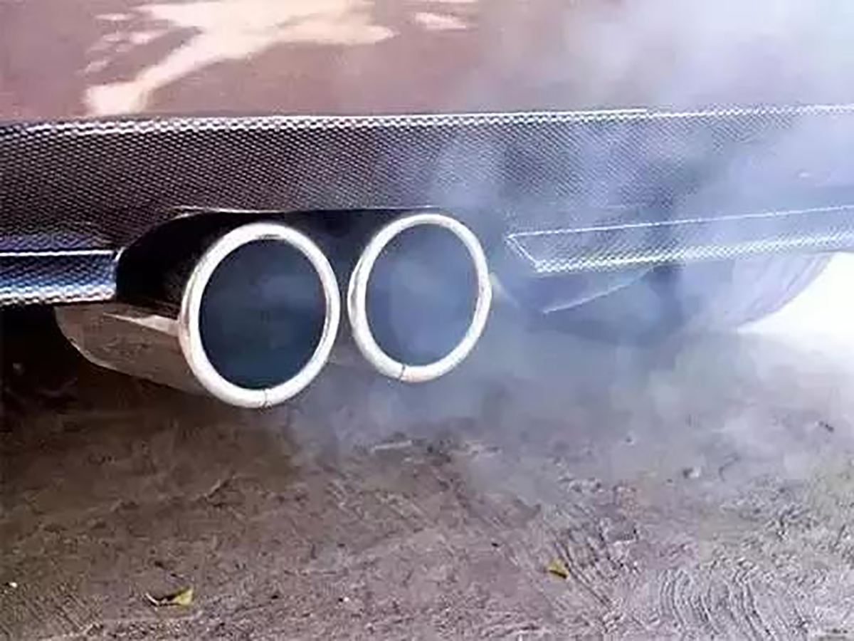 氣門油封之看排氣口有無(wú)藍(lán)煙