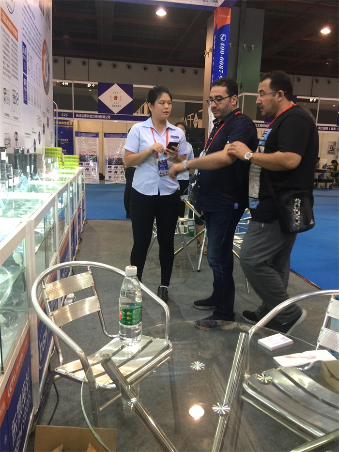 當然，也有不少的國外客戶啦！