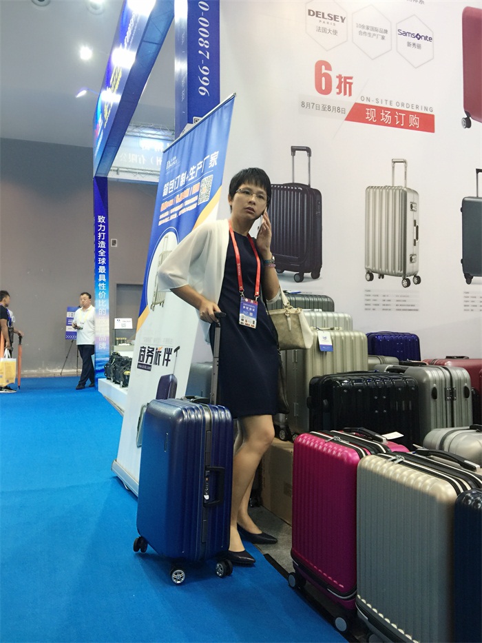 你不到現(xiàn)場是很難體會到，原來我們的箱包是那么的時尚好看的哦！