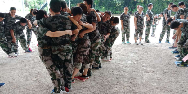 東晟人團隊在玩強度硫酸河游戲