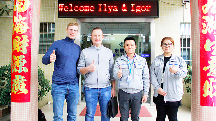 東晟公司總經理胡燕林與俄羅斯液壓機器制造行業(yè)（密封件）的國外客戶合照