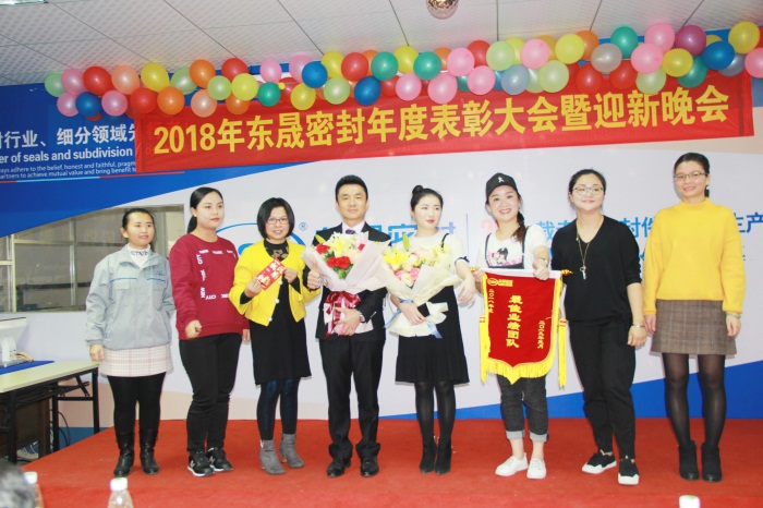 最佳業(yè)績團(tuán)隊(duì)獎(jiǎng)